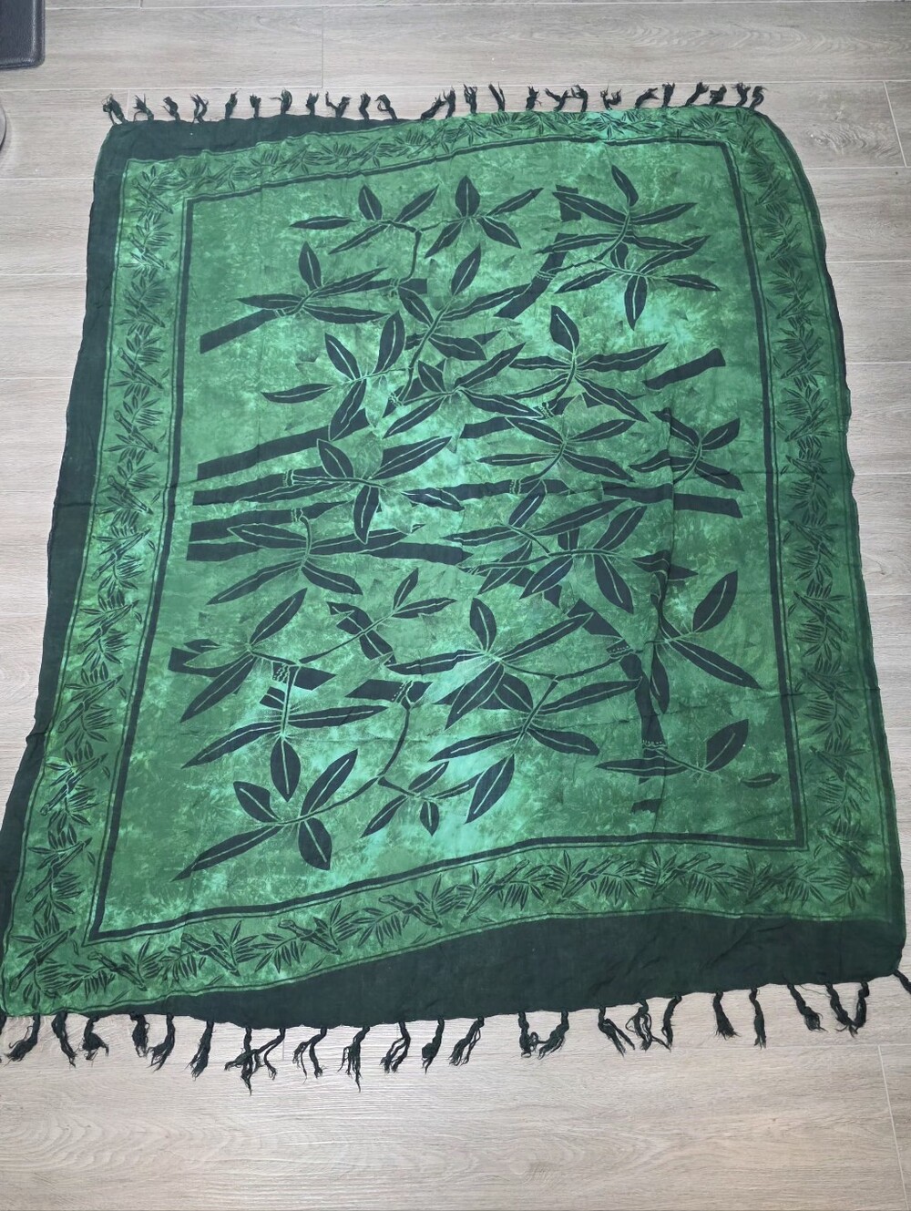 Green Tropical Leaf Beach Wrap Sarong Tassels 54 X 47